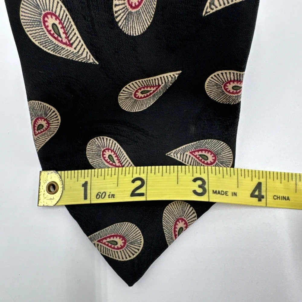 Hugo Boss Made in ITALY Black Paisley Teardrop 100% Silk Tie 3.5in Wide